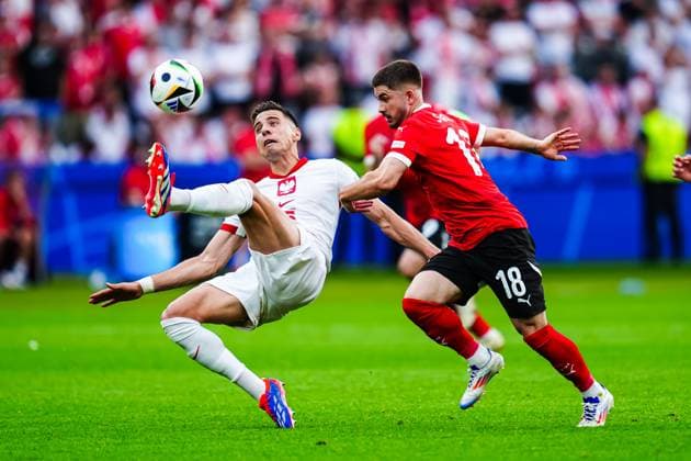 Jan Bednarek Poland, 05 , Romano Schmid Austria, 18 GER, Poland vs Austria, European Football Championship, UEFA Euro 2024, Matchday 2, 21 06 2024 GER, Poland vs Austria, European Football Championship, UEFA Euro 2024, Matchday 2, 21 06 2024 Berlin Copyright: xEibner-Pressefoto MarcelxvonxFehrnx EP_MFN
