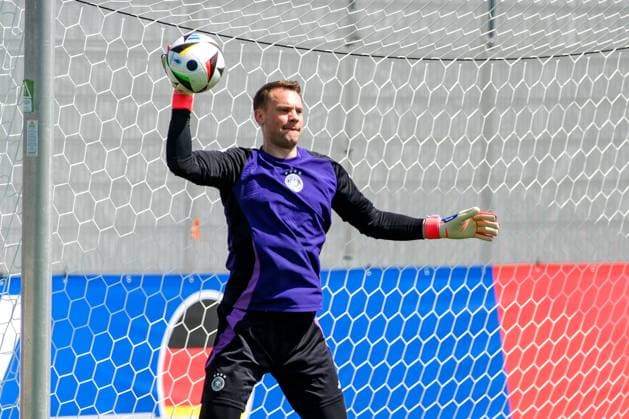 Manuel Neuer Germany , 01 on the ball, GER, EURO 2024, Final training Germany, before Switzerland vs. Germany, European Football Championship, Herzogenaurach, 22 06 2024 GER, EURO 2024, Final training Germany, before Switzerland vs. Germany, European Football Championship, Herzogenaurach, 22 06 2024 Herzogenaurach Copyright: xEibner-Pressefoto FlorianxWieganx EP_FWD