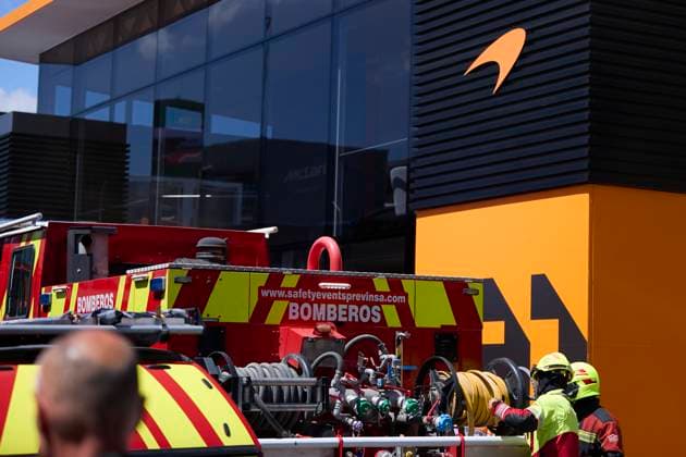 F1 Grand Prix of Spain - Qualifying Firefighters attends a fire in the Motorhome of McLaren Formula 1 Team in the Paddock prior to final practice ahead of the F1 Grand Prix of Spain at Circuit de Barcelona-Catalunya on June 22, 2024, in Barcelona, Spain. Barcelona Circuit de Barcelona-Catalunya Catalunya Spain RL_GPF1ESP24_00566 Copyright: xRicardoxLarreinax