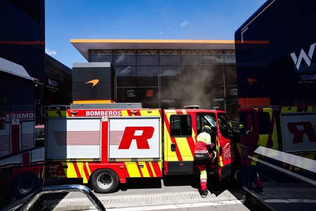McLaren F1 Team motorhome on fire in the paddock during the Formula 1 Aramco Gran Premio de Espana 2024, 10th round of the 2024 Formula One World Championship, WM, Weltmeisterschaft from June 21 to 23, 2024 on the Circuit de Barcelona-Catalunya, in Montmeló, Spain - F1 - SPANISH GRAND PRIX 2024 DPPI Panoramic  240622_R10_SPAGNA_DP_FGOO0842