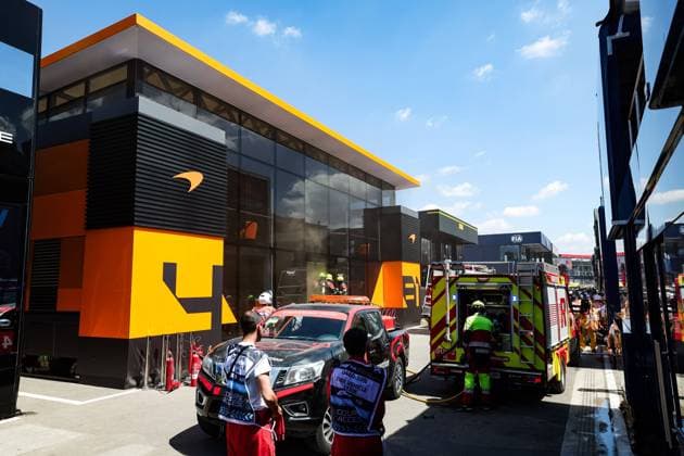 McLaren F1 Team motorhome on fire in the paddock during the Formula 1 Aramco Gran Premio de Espana 2024, 10th round of the 2024 Formula One World Championship, WM, Weltmeisterschaft from June 21 to 23, 2024 on the Circuit de Barcelona-Catalunya, in Montmeló, Spain - F1 - SPANISH GRAND PRIX 2024 DPPI Panoramic  240622_R10_SPAGNA_DP_FGOO0858