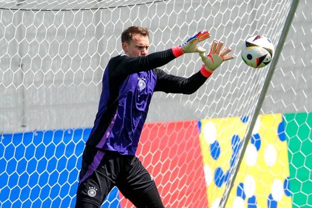 Manuel Neuer Germany , 01 on the ball, GER, EURO 2024, Final training Germany, before Switzerland vs. Germany, European Football Championship, Herzogenaurach, 22 06 2024 GER, EURO 2024, Final training Germany, before Switzerland vs. Germany, European Football Championship, Herzogenaurach, 22 06 2024 Herzogenaurach Copyright: xEibner-Pressefoto FlorianxWieganx EP_FWD
