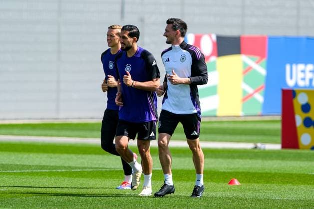 Emre Can Germany, 25 and Jan Reichert Germany warming up, GER, EURO 2024, final training Germany, before Switzerland vs. Germany, European Football Championship, Herzogenaurach, 22 06 2024 GER, EURO 2024, final training Germany, before Switzerland vs. Germany, European Football Championship, Herzogenaurach, 22 06 2024 Herzogenaurach Copyright: xEibner-Pressefoto FlorianxWieganx EP_FWD