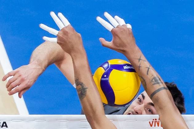 (240622) -- PASAY CITY, June 22, 2024 -- Eric Loeppky of Canada spikes the ball during the match between Canada and the Netherlands at the Men s Volleyball Nations League (VNL) 2024 in Pasay City, the Philippines, on June 22, 2024. ) (SP)THE PHILIPPINES-PASAY CITY-VOLLEYBALL-NATIONS LEAGUE-MEN-CANADA VS NETHERLANDS ROUELLExUMALI 