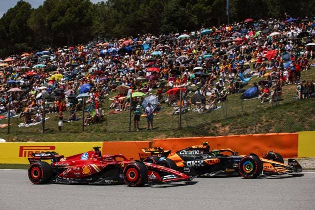 16 LECLERC Charles (mco), Scuderia Ferrari SF-24, action 04 NORRIS Lando (gbr), McLaren F1 Team MCL38, action during the Formula 1 Aramco Gran Premio de Espana 2024, 10th round of the 2024 Formula One World Championship, WM, Weltmeisterschaft from June 21 to 23, 2024 on the Circuit de Barcelona-Catalunya, in Montmeló, Spain - F1 - SPANISH GRAND PRIX 2024 DPPI Panoramic 240622_R10_SPAGNA_DP_XB5_5358