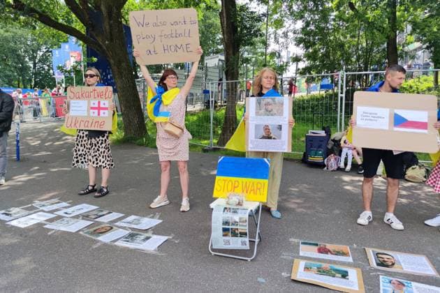 Hamburg, Germany, 22 06 2024 Volksparkstadion European Football Championship 2024, Group F, Georgia Czech Republic Several people protest against the war in Ukraine in front of the stadium Posters read We also want to play football at home or Stop War Copyright: xdtsxNachrichtenagenturx dts_41305