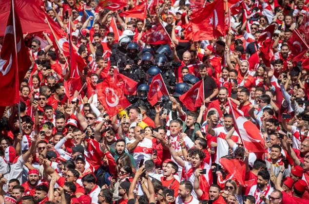Football, Men, Season 2023 24, Euro 2024 Group F 2 Matchday in Dortmund, Turkey Portugal, Turkish fans march, 22 06 2024, Copyright: xSebastianxRäppold MatthiasxKochx