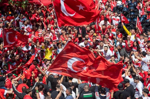 Football, Men, Season 2023 24, Euro 2024 Group F 2 Matchday in Dortmund, Turkey Portugal, Turkish fans march, 22 06 2024, Copyright: xSebastianxRäppold MatthiasxKochx