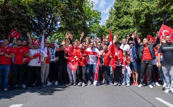 Football, Men, Season 2023 24, Euro 2024 Group F 2 Matchday in Dortmund, Turkey Portugal, Turkish fans march, 22 06 2024, Copyright: xSebastianxRäppold MatthiasxKochx