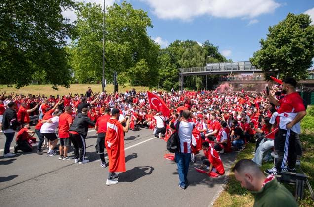 Football, Men, Season 2023 24, Euro 2024 Group F 2 Matchday in Dortmund, Turkey Portugal, Turkish fans march, 22 06 2024, Copyright: xSebastianxRäppold MatthiasxKochx