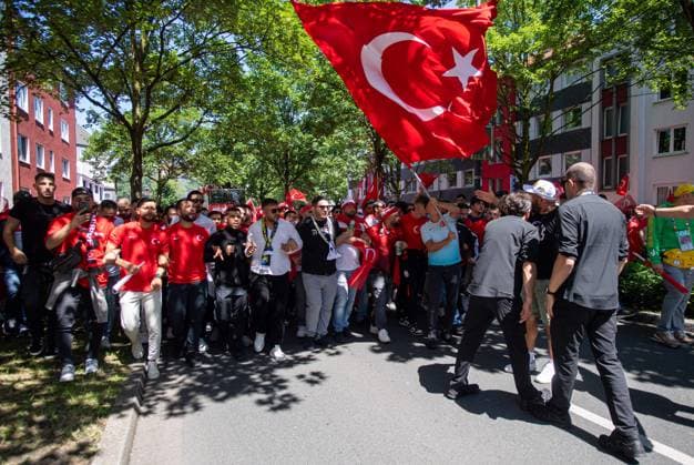 Football, Men, Season 2023 24, Euro 2024 Group F 2 Matchday in Dortmund, Turkey Portugal, Turkish fans march, 22 06 2024, Copyright: xSebastianxRäppold MatthiasxKochx