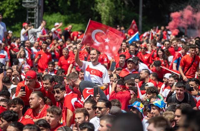 Football, Men, Season 2023 24, Euro 2024 Group F 2 Matchday in Dortmund, Turkey Portugal, Turkish fans march, 22 06 2024, Copyright: xSebastianxRäppold MatthiasxKochx