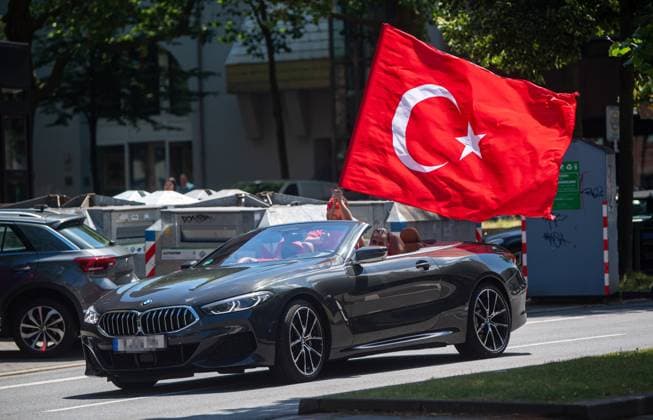 Soccer, Men, Season 2023 24, Euro 2024 Group F 2 Matchday in Dortmund, Turkey Portugal, Turkish fans with a flag in a convertible, 22 06 2024, Copyright: xSebastianxRäppold MatthiasxKochx