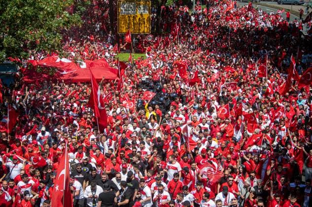 Football, Men, Season 2023 24, Euro 2024 Group F 2 Matchday in Dortmund, Turkey Portugal, Turkish fans march, 22 06 2024, Copyright: xSebastianxRäppold MatthiasxKochx