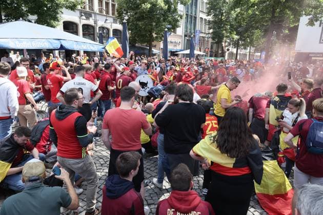 Picture of Belgian supporters in cafe around the fan village, waiting for a soccer game between Belgian national soccer team Red Devils and Romania, Saturday 22 June 2024 in Cologne, Germany, the second match in the group stage of the UEFA EURO, EM, Europameisterschaft,Fussball 2024 European championships. BRUNOxFAHY  x95057105x
