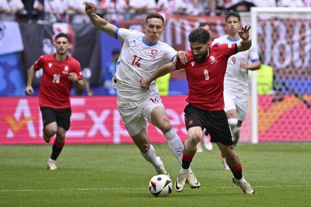 L-R Lukas Provod (CZE) and Zuriko Davitashvili (GEO) in action during the Group F match of the European Football Championship: Georgia vs Czechia, in Hamburg, Germany, on June 22, 2024. (CTKxPhoto VitxSimanek) CTKPhotoP2024062203504  CTKPhotoP2024062203504