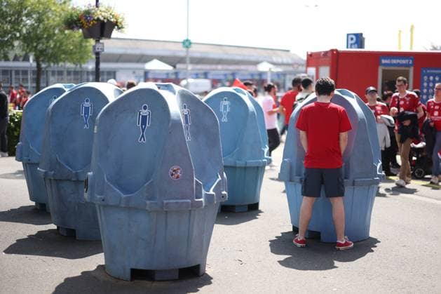 Türkiye fans use a toilet before the start of the match Turkiye v Portugal, UEFA European Championship, EM, Europameisterschaft 2024, Group F, Football, BVB Stadion, Dortmund, Germany, 22 Jun 2024 EDITORIAL USE ONLY No use with unauthorised audio, video, data, fixture lists, club league logos or live services. Online in-match use limited to 120 images, no video emulation. No use in betting, games or single club league player publications. Copyright: xPaulxCurrie Shutterstockx 14548034f