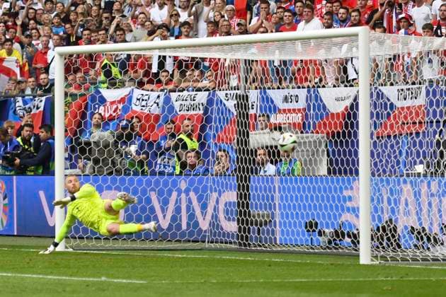 GER, Euro 2024, Group F, Georgia GEO vs Czech Republic CZE 22 06 2024, Volksparkstadion, GER, Euro 2024, Group F, Georgia GEO vs Czech Republic CZE in the picture Georges Mikautadze GEO 22 scores the 1-0 goal for Georgia from the penalty spot past goalkeeper Jindrich Stanek CZE nordphotoxGmbH xWitke nph00002
