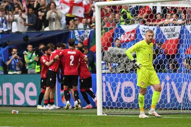 GER, Euro 2024, Group F, Georgia GEO vs Czech Republic CZE 22 06 2024, Volksparkstadion, GER, Euro 2024, Group F, Georgia GEO vs Czech Republic CZE in the picture Georges Mikautadze GEO 22 scores the 1-0 goal for Georgia from the penalty spot past goalkeeper Jindrich Stanek CZE and cheers with the team nordphotoxGmbH xWitke nph00002