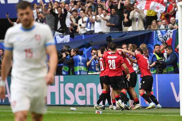 GER, Euro 2024, Group F, Georgia GEO vs Czech Republic CZE 22 06 2024, Volksparkstadion, GER, Euro 2024, Group F, Georgia GEO vs Czech Republic CZE in the picture Georges Mikautadze GEO 22 scores the 1-0 goal for Georgia from the penalty spot past goalkeeper Jindrich Stanek CZE and cheers with the team nordphotoxGmbH xWitke nph00002