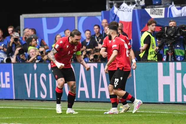 GER, Euro 2024, Group F, Georgia GEO vs Czech Republic CZE 22 06 2024, Volksparkstadion, GER, Euro 2024, Group F, Georgia GEO vs Czech Republic CZE in the picture Georges Mikautadze GEO 22 scores the 1-0 goal for Georgia from the penalty spot past goalkeeper Jindrich Stanek CZE and cheers with the team nordphotoxGmbH xWitke nph00002