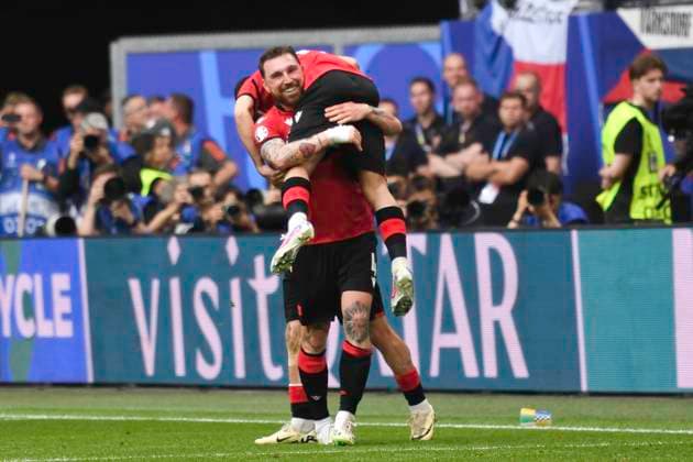 GER, Euro 2024, Group F, Georgia GEO vs Czech Republic CZE 22 06 2024, Volksparkstadion, GER, Euro 2024, Group F, Georgia GEO vs Czech Republic CZE in the picture Georges Mikautadze GEO 22 scores the 1-0 goal for Georgia from the penalty spot past goalkeeper Jindrich Stanek CZE and cheers with the team nordphotoxGmbH xWitke nph00002