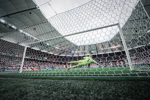 Soccer Men UEFA European Football Championship 2024 Group B Croatia vs Albania 19 06 2024 Georges Mikautadze 22, Georgia converts the penalty against Jindrich Stanek 1, Czech Republic Hamburg Volksparkstadion Hamburg Germany