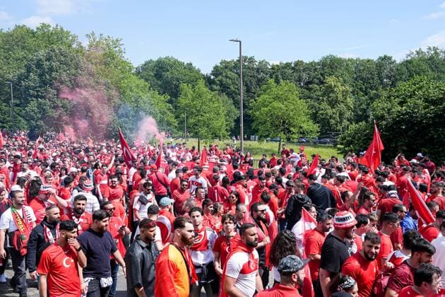 Dortmund, Germany, June 22th 2024: A huge crowd of fans of Turkiye doing a fan march to the stadium prior to the UEFA EURO, EM, Europameisterschaft,Fussball 2024 Germany Group F football match between Turkiye and Portugal at BVB Stadion Dortmund in Dortmund, Germany. (Daniela Porcelli SPP)  Copyright: xDanielaxPorcellix xSPPx spp-en-DaPoSp-20240622-DSC01194