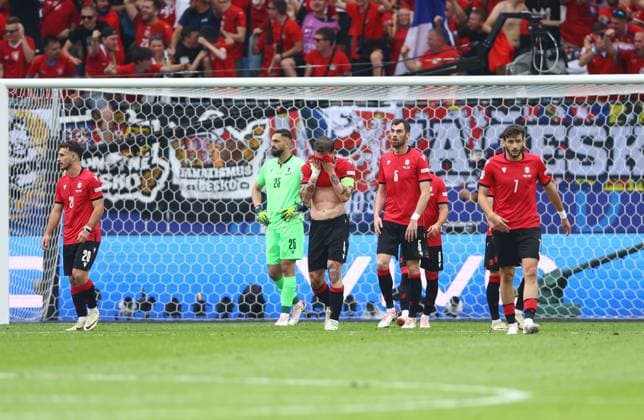 Players of Georgia show dejection after conceding a goal to make it 1-1 Georgia v Czechia, UEFA European Championship, EM, Europameisterschaft 2024, Group F, Football, Volksparkstadion, Hamburg, Germany, 22 Jun 2024 EDITORIAL USE ONLY No use with unauthorised audio, video, data, fixture lists, club league logos or live services. Online in-match use limited to 120 images, no video emulation. No use in betting, games or single club league player publications.  Copyright: xKieranxMcManus Shutterstockx 14548025ce