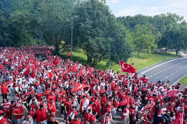 Dortmund, Germany, June 22th 2024: A huge crowd of fans of Turkiye doing a fan march to the stadium prior to the UEFA EURO, EM, Europameisterschaft,Fussball 2024 Germany Group F football match between Turkiye and Portugal at BVB Stadion Dortmund in Dortmund, Germany. (Daniela Porcelli SPP)  Copyright: xDanielaxPorcellix xSPPx spp-en-DaPoSp-20240622-DP200190