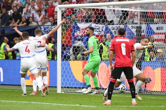 GER, Euro 2024, Group F, Georgia GEO vs Czech Republic CZE 22 06 2024, Volksparkstadion, GER, Euro 2024, Group F, Georgia GEO vs Czech Republic CZE in the picture Patrik Schick CZE 10 shoots the equalizer to 1 1 for Czech Republic past goalkeeper Giorgi Mamardashvili GEO 25 and cheers with the team nordphotoxGmbH xWitke nph00002