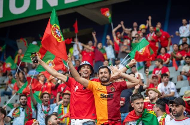 Soccer, Men, Season 2023 24, Euro 2024 Group F 2 Matchday in Dortmund, Turkey Portugal, Fans of Portugal in the stands, here a fan in the jersey of Galatasaray Istanbul, 22 06 2024, Copyright: xSebastianxRäppold MatthiasxKochx