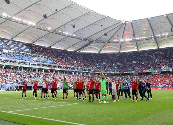 Georgia players thank the fans at full time Georgia v Czechia, UEFA European Championship, EM, Europameisterschaft 2024, Group F, Football, Volksparkstadion, Hamburg, Germany, 22 Jun 2024 EDITORIAL USE ONLY No use with unauthorised audio, video, data, fixture lists, club league logos or live services. Online in-match use limited to 120 images, no video emulation. No use in betting, games or single club league player publications.  Copyright: xKieranxMcManus Shutterstockx 14548025dj