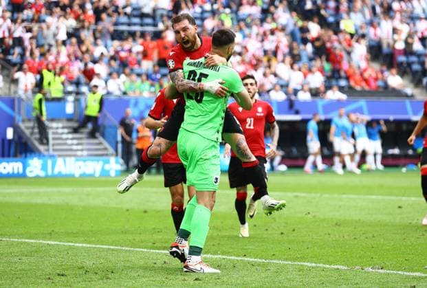 Guram Kashia of Georgia and Giorgi Mamardashvili of Georgia celebrate Georgia v Czechia, UEFA European Championship, EM, Europameisterschaft 2024, Group F, Football, Volksparkstadion, Hamburg, Germany, 22 Jun 2024 EDITORIAL USE ONLY No use with unauthorised audio, video, data, fixture lists, club league logos or live services. Online in-match use limited to 120 images, no video emulation. No use in betting, games or single club league player publications.  Copyright: xKieranxMcManus Shutterstockx 14548025di