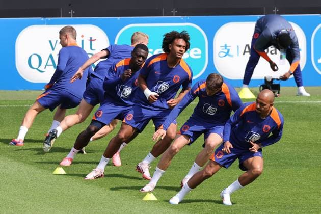 Sport Bilder des Tages 2024-06-22 Training Session Netherlands WOLFSBURG, GERMANY - JUNE 22: Brian Brobbey of the Netherlands, Joshua Zirkzee of the Netherlands, Micky van de Ven of the Netherlands, Donyell Malen of the Netherlands during a training session prior to the Group D - UEFA EURO, EM, Europameisterschaft,Fussball 2024 match between Netherlands and Austria at AOK Stadium on June 22, 2024 in Wolfsburg, Germany. (Photo by Peter Lous BSR Agency) Wolfsburg Germany Content not available for redistribution in The Netherlands directly or indirectly through any third parties. Copyright: xBSRxAgencyx