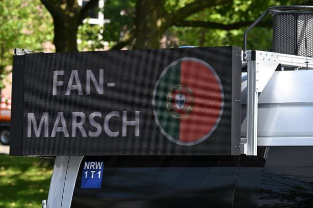 22 06 2024, xsltx, European Football Championship 2024, Turkey Portugal emspor, v l fan march emotions, fans, mood, flags, logo, Portugal, spectators, jerseys DFL DFB REGULATIONS PROHIBIT ANY USE OF PHOTOGRAPHS as IMAGE SEQUENCES and or QUASI VIDEO Dortmund