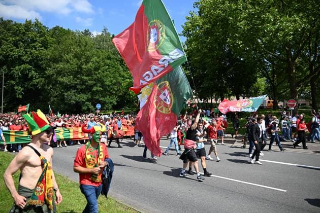 22 06 2024, xsltx, European Football Championship 2024, Turkey Portugal emspor, v l fan march emotions, fans, mood, flags, logo, Portugal, spectators, jerseys DFL DFB REGULATIONS PROHIBIT ANY USE OF PHOTOGRAPHS as IMAGE SEQUENCES and or QUASI VIDEO Dortmund
