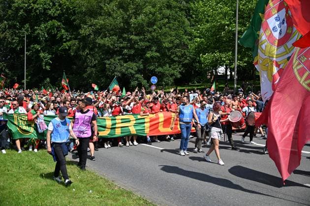 22 06 2024, xsltx, European Football Championship 2024, Turkey Portugal emspor, v l fan march emotions, fans, mood, flags, logo, Portugal, spectators, jerseys DFL DFB REGULATIONS PROHIBIT ANY USE OF PHOTOGRAPHS as IMAGE SEQUENCES and or QUASI VIDEO Dortmund