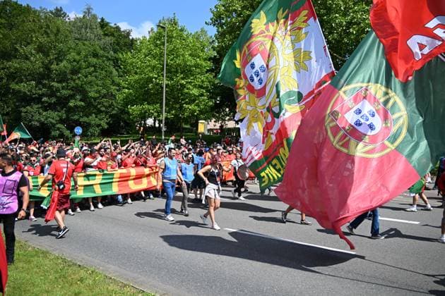 22 06 2024, xsltx, European Football Championship 2024, Turkey Portugal emspor, v l fan march emotions, fans, mood, flags, logo, Portugal, spectators, jerseys DFL DFB REGULATIONS PROHIBIT ANY USE OF PHOTOGRAPHS as IMAGE SEQUENCES and or QUASI VIDEO Dortmund