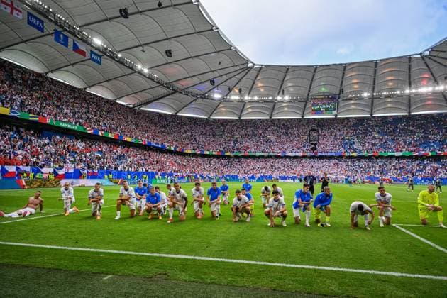 Czech players thank to the Czech fans after the Group F match of the European Football Championship: Georgia vs Czechia, in Hamburg, Germany, on June 22, 2024. (CTKxPhoto VitxSimanek) CTKPhotoP2024062204737  CTKPhotoP2024062204737