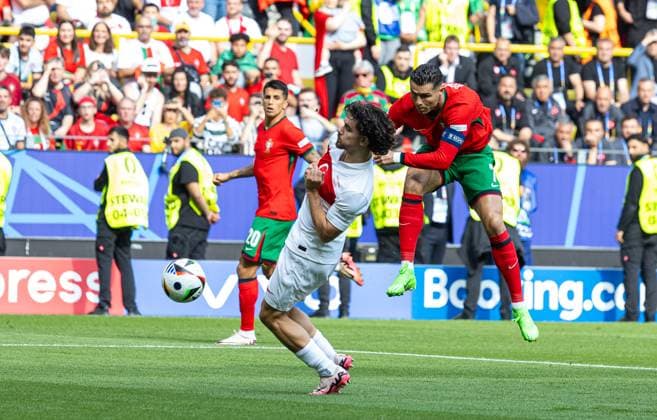 Football - UEFA EURO, EM, Europameisterschaft,Fussball 2024 - Group F - Turkey v Portugal DORTMUND, GERMANY - Saturday, June 22, 2024: Portugal s captain Cristiano Ronaldo shoots during the UEFA Euro 2024 Group F match between Turkey and Portugal at the Westfalenstadion. (Photo by David Rawcliffe Propaganda) DORTMUND Westfalenstadion NORTH RHINE-WESTPHALIA GERMANY  Copyright: xDavidxRawcliffex P2024-06-22-Turkey_Portugal-2