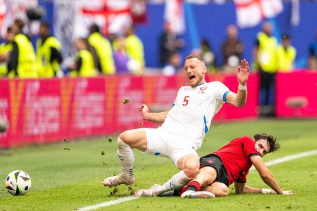 Georgia v Czechia, UEFA EURO, EM, Europameisterschaft,Fussball 2024, Hamburg, Germany Hamburg, Germany. 22nd, June 2024. Vladimir Coufal (5) of Czechia and Khvicha Kvaratskhelia (7) of Georgia seen during the UEFA Euro 2024 match in Group B between Georgia and Czechia at Volksparkstadion in Hamburg. Hamburg Germany  Copyright: xGonzalesxPhoto FrederikkexJensenx