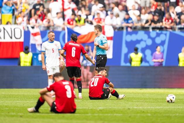 Georgia v Czechia, UEFA EURO, EM, Europameisterschaft,Fussball 2024, Hamburg, Germany Hamburg, Germany. 22nd, June 2024. Giorgi Kochorashvili (6) of Georgia thanks referee Daniel Siebert after the UEFA Euro 2024 match in Group B between Georgia and Czechia at Volksparkstadion in Hamburg. Hamburg Germany  Copyright: xGonzalesxPhoto FrederikkexJensenx