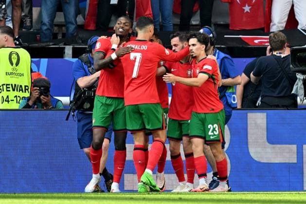 22 06 2024, xsltx, Football EM 2024, Turkey Portugal emspor, v l Goal celebration after the goal to celebrate the goal celebrate 0 1 by Bernardo Mota Veiga de Carvalho E Silva Portugal with Cristiano Ronaldo Portugal DFL DFB REGULATIONS PROHIBIT ANY USE OF PHOTOGRAPHS as IMAGE SEQUENCES and or QUASI VIDEO Dortmund