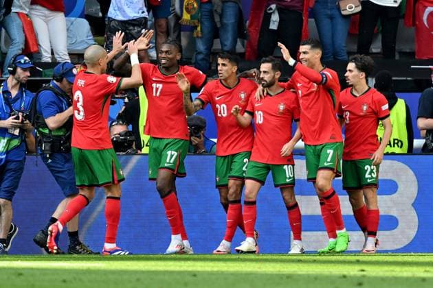 22 06 2024, xsltx, Football EM 2024, Turkey Portugal emspor, v l Goal celebration after the goal to celebrate the goal celebrate 0 1 by Bernardo Mota Veiga de Carvalho E Silva Portugal with Cristiano Ronaldo Portugal DFL DFB REGULATIONS PROHIBIT ANY USE OF PHOTOGRAPHS as IMAGE SEQUENCES and or QUASI VIDEO Dortmund