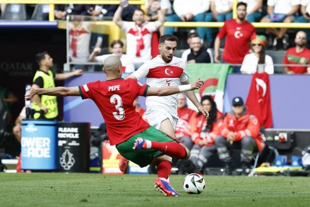DORTMUND, Signal Iduna Park, 22-06-2024 , European Football Championship Euro2024, Group stage match no.23 between Turkiye and Portugal. (L-R) Portugal player Pepe, Turkiye player Orkun Kokcu Turkiye - Portugal (Euro2024)  x25565590x Copyright: