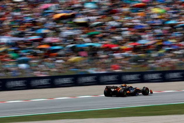 81 PIASTRI Oscar (aus), McLaren F1 Team MCL38, action during the Formula 1 Aramco Gran Premio de Espana 2024, 10th round of the 2024 Formula One World Championship, WM, Weltmeisterschaft from June 21 to 23, 2024 on the Circuit de Barcelona-Catalunya, in Montmeló, Spain - F1 - SPANISH GRAND PRIX 2024 DPPI Panoramic  240622_R10_SPAGNA_DP_F12024GP10ESP_JK412530