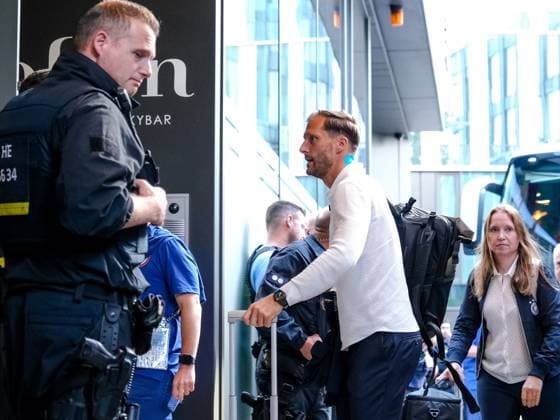 Oliver Baumann Germany 12 , GER, EURO 2024, Arrival of the German team in Frankfurt am Main, European Football Championship, 22 06 2024 GER, EURO 2024, Arrival of the German team in Frankfurt am Main, European Football Championship, 22 06 2024 Frankfurt am Main Copyright: xEibner-Pressefoto FlorianxWieganx EP_FWD