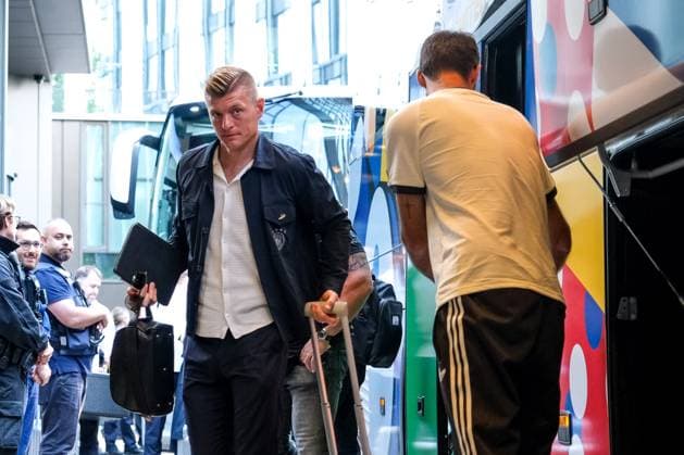 Toni Kroos Germany , 08 , GER, EURO 2024, Arrival of the German team in Frankfurt am Main, European Football Championship, 22 06 2024 GER, EURO 2024, Arrival of the German team in Frankfurt am Main, European Football Championship, 22 06 2024 Frankfurt am Main Copyright: xEibner-Pressefoto FlorianxWieganx EP_FWD