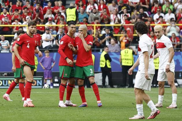 DORTMUND, Signal Iduna Park, 22-06-2024 , European Football Championship Euro2024, Group stage match no.23 between Turkiye and Portugal. (L-R) Portugal player Cristiano Ronaldo, Portugal player Pepe Turkiye - Portugal (Euro2024)  x25565898x Copyright: